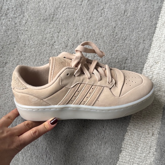 Adidas Rivalry Lux Low Cream Beige Sneakers women’s 7 - Picture 9 of 16